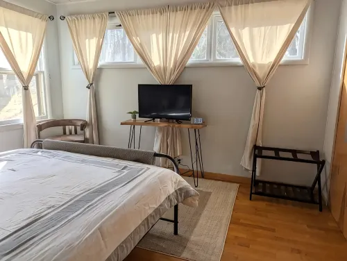 Tranquil Waters retreat with Lake Access and all the amenities to feel at home . - 3-Star
