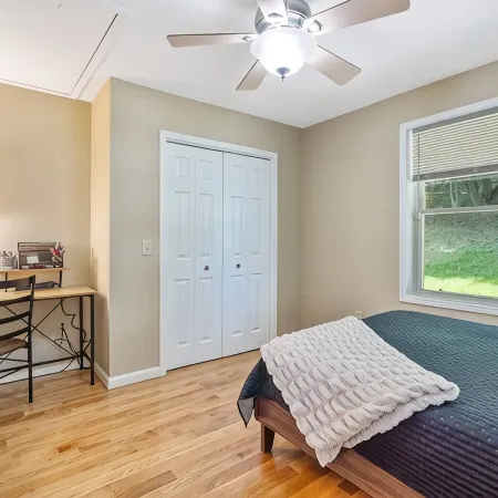 Open Concept /Spacious/ Private /Modern /Hardwoods Hotels in Oswego