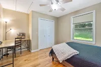 Open Concept /Spacious/ Private /Modern /Hardwoods - Wifi