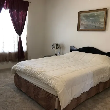 Gorgeous Clean 4 Bedroom Glendale Vacation Home + Wi-Fi