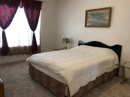 Gorgeous Clean 4 Bedroom Glendale Vacation Home + Wi-Fi - 2-نجوم