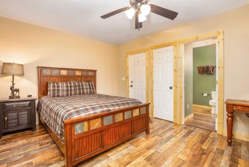 Spacious Mountain Retreat – Steps from Dollywood! Sleeps 18, Hot Tub, Nerf Wall! - Stuga