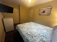 Cozy 3-bedroom townhome in Valdosta w/ amenities - 3-Star