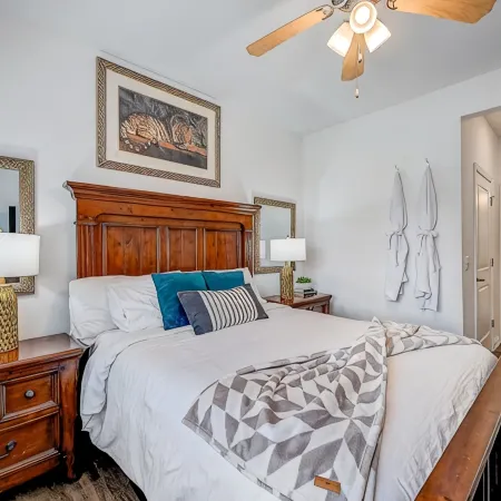⭐Stylish & Cozy⭐ 2BR/2BA w/King Bed, Pool & Gym Nr I295 & Downtown
