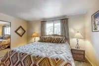 Charming Mountain Cabin Huge Condo Steps to Gondola! Pool, Hot Tub and Views! - 3-نجوم