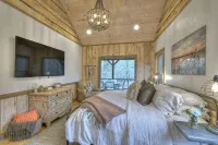 BUDDHA BLUE RIDGE DREAMCATCHER ~ 2Bd 2Bth Brand New Custom Cabin 2 miles to town - 4 tähden