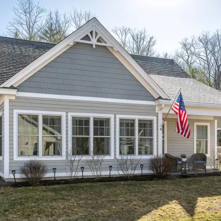Sunkissed Cottage, Heated Pools, Club House, Game Room, 15 Mins to Local Beaches