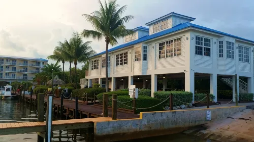 海濱遊艇碼頭民宿（泳池/熱水浴池、私人海灘、酒吧/咖啡館） - Wi-Fi