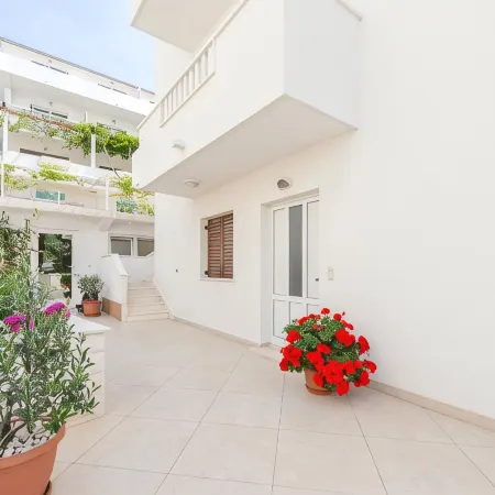 Apartments Nikolina