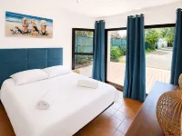 Villa with Heated Swimming Pool and Magnificent Sea View - balcony