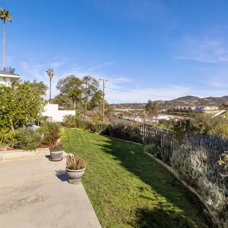 Private Hilltop Haven - Hot Tub/Game Room — 10mi to Beach & Legoland