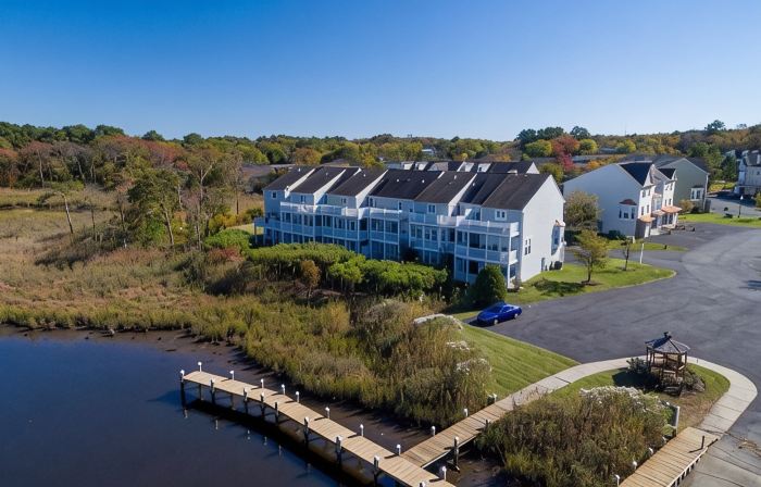 Spectacular well stocked townhouse minutes from Bethany Beach