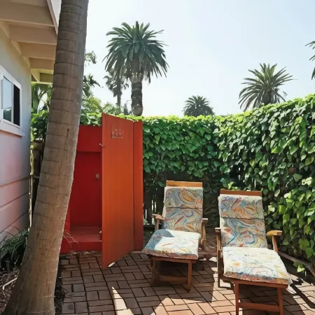 Surfside Cottage - 200 ft from the Sand