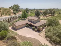 Family Winery Estate · Pet-Friendly Home with Vineyard Views - 4-Star