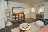 Peach by the Beach! 1 Bdrm Apt close to downtown - Wi-Fi