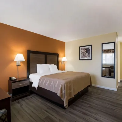 Quality Inn & Suites Medford Airport Hotels near Rogue Valley International-Medford Airport