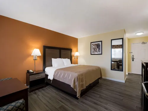 Quality Inn & Suites Medford Airport - Airport Shuttle