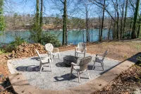 Perfect Summer Get Away! Charming 4 Bedroom Lake Front Home. - 3-Sterne