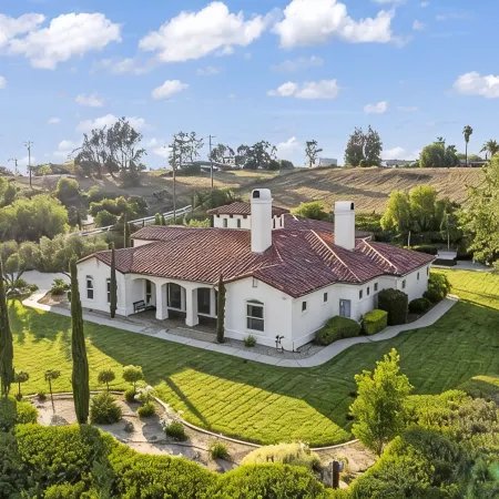Villa Toscana - Upscale Wine Country Estate with Bridal Suite