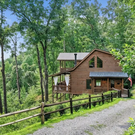 Knotty Bear: Cozy Cabin, Breathtaking Mountain Views, Hot Tub, Fire Pit
