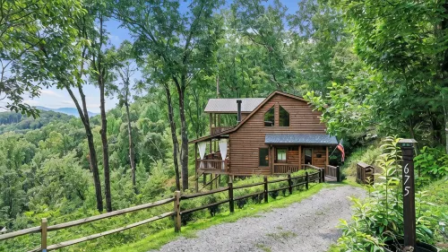 Knotty Bear: Cozy Cabin, Breathtaking Mountain Views, Hot Tub, Fire Pit - 4つ星