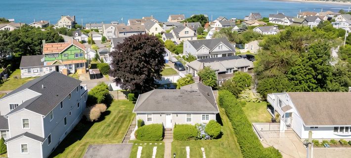 Ocean Views, Walk to Beach, Central AC, 4 Car Off Street Parking Hotels in Middletown