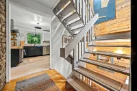 Luxe Mountain Home: Hot Tub, Sauna, Firepit, Games - 3-Star