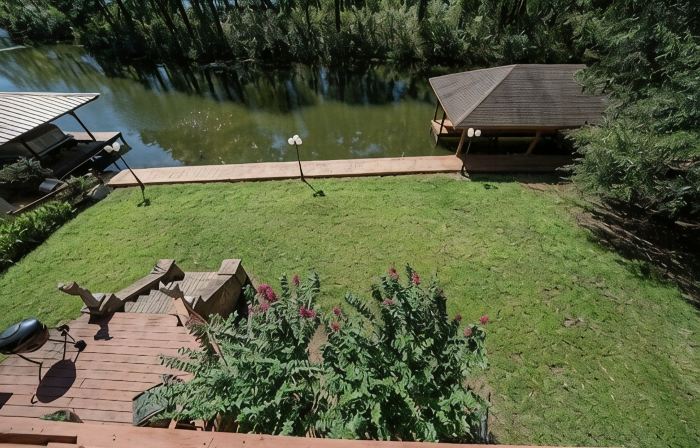 The Grand Hamilton Retreat ~ Lake Front ~ Sleeps 15 ~ Memories Included