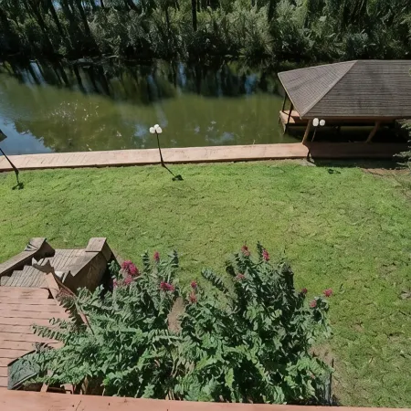 The Grand Hamilton Retreat ~ Lake Front ~ Sleeps 15 ~ Memories Included Hoteles en Piney