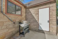 Cherry Ave Cottage Close to Downtown, Skiing, and More - Boutique