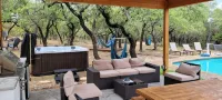 Pickleball, Heated pool, Hot tub, 2.5 Acres full of oaks - Boutique