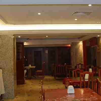 The Diplomat Suite Hotel Dining/Meeting Rooms