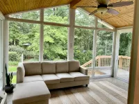 Fully Remodeled Home w/Fenced Private Backyard - Homestays