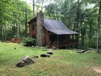 Cozy Cabin with Fireplace, 2 Bedrooms & 2 Queen Size Couch Beds! - Homestays