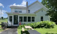 The Farmhouse - 2 ml from Colgate, king bed, family friendly, sleeps 10 - 4-Star