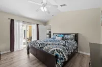 Peaceful home with Pool Dog friendly 4 Bedrooms 3 Bathrooms backyard view water. - واي فاي