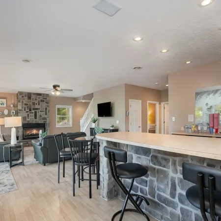 Beautiful Lakefront Home, Private Dock, Sleeps 16, 12 minutes to Ark Encounter