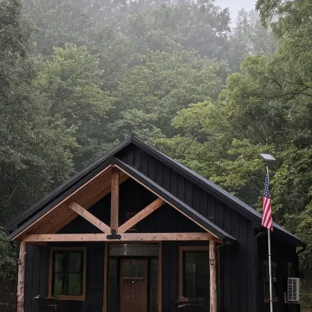 Cozy 2-BR cabin with bonus loft bedroom by the Wine Trail in the Shawnee Forest!