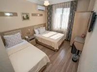 Grand Reis Hotel Hotels near Topkapi