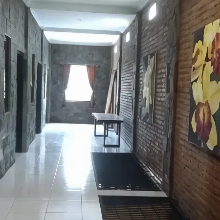 Bening Guest House Ambulu
