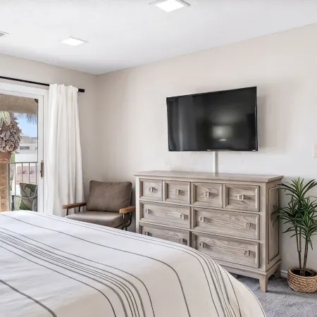 Top-Floor Condo with Pools, Water Slides, Hot Tub!
