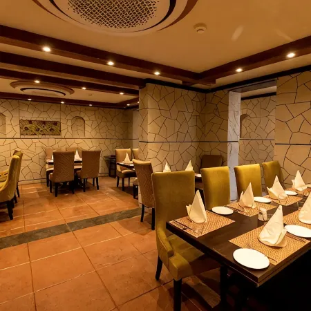 Apple Orchard Resort & Spa - Overlooking Zabarwan Mountain