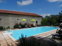 La Fontenelle Chambres d'Hôtes - Swimmingpools
