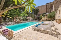 Villa for 12/14 people garden, pool, bbq, 100 meters from the sea, A / C, wi-fi - 4-Star