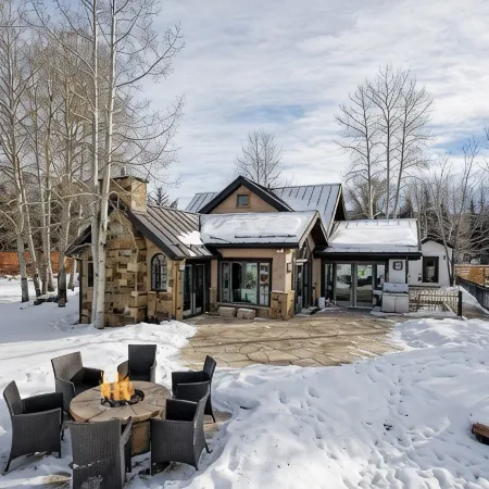 Aspen Paradise! Relax & entertain indoors and outdoors in comfort and serenity.
