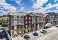 Extended Suites Saltillo Galerías - Kuntosalit
