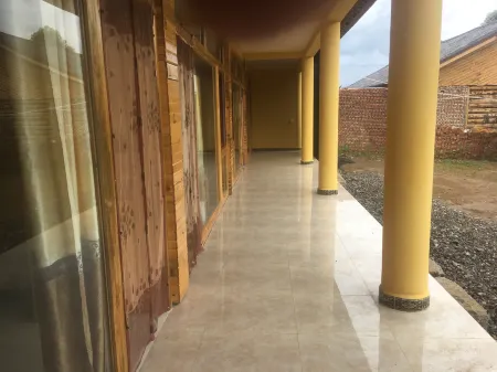 Yanyuan Juxingyuan Inn Отели рядом с достопримечательностью «Sichuanlugu Lake Scenic Area»