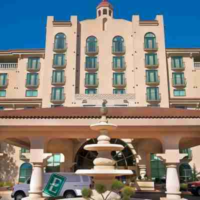 Embassy Suites by Hilton Indianapolis North Hotel Exterior