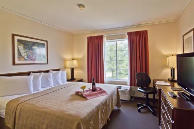 Coshocton Village Inn & Suites