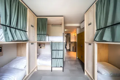 The Bee Hostel Hôtels à : 